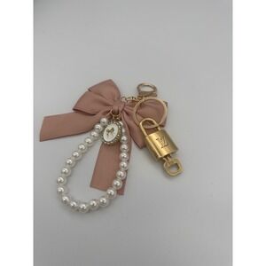 Authentic Louis Vuitton padlock w key unbranded pink Bow Bag Charm Keychain Gold